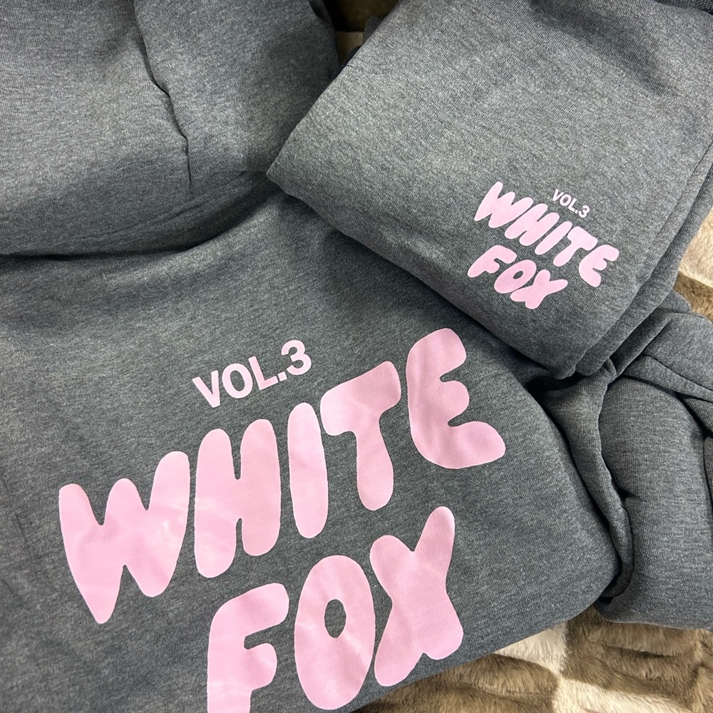 Women’s White Fox Sweatsuit New without Tags